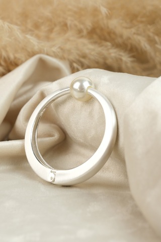 Çildan Womens Silver Özel Tasarım İnci Detaylı Kelepçe Bileklik Gümüş