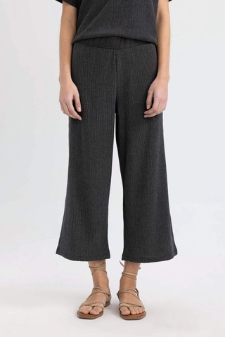 DeFacto Wide Leg Geniş Bol Paça Normal Bel Bürümcük Kapri Pantolon C4329AX24SPBK81