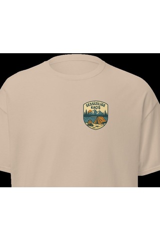 Wildstyle Sessizliğe Kaçış Renkli Doğa Kamp Orman Huzur Rozet Baskılı Unisex Bisiklet Yaka Pamuklu Tişört Camel