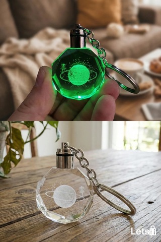 Renk Değiştiren Işıklı Kristal Anahtarlık Satürnlü Kız Motifli 10 Cm Çok Renkli