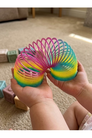 Büyük Boy Simli Gökkuşağı Stres Yayı Oyuncak Stres Yayı - 8 Cm Çapında - 1 Adet