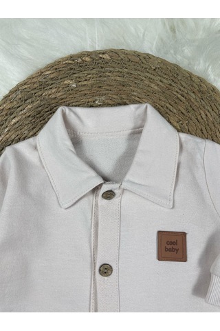 Gömlek Yaka Önden Düğmeli Arma Detaylı Erkek Bebek Tulum Krem