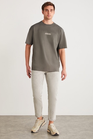 Grımelange Lorenzo Erkek Özel Dokulu Kumaşlı %100 Pamuk Düğme Detaylı Normal Gri T-shirt