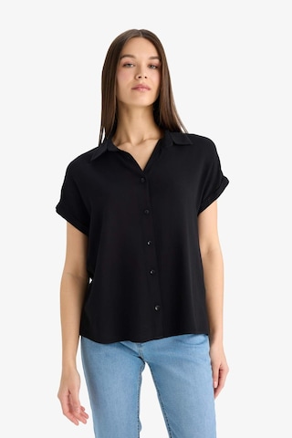DeFacto Regular Fit Basic Düz Viskon Kısa Kollu Gömlek N7819AZ25SPBK27