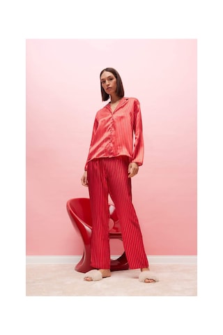 Defacto Fall İn Love Pijama Takım Saten Uzun Kollu Düğmeli Üst Beli Lastikli Uzun Alt D6417ax24wnrd59 Kırmızı