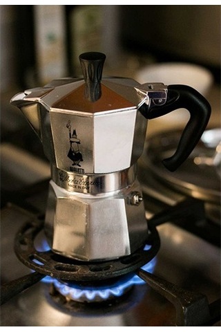 Bialetti Moka Pot Moka Express 4 Cup
