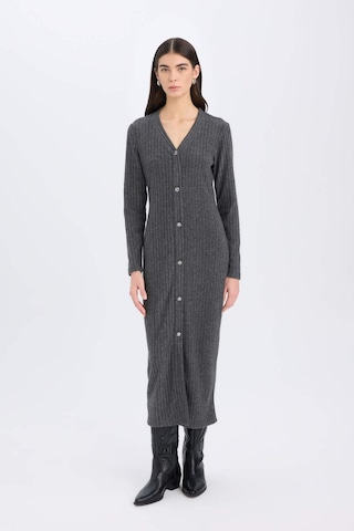 DeFacto Bodycon Vücudu Saran Basic Düz V Yaka Düğmeli Fitilli Kaşkorse Midi Uzun Kollu Elbise B3261AX24WNAR208 Antrasit