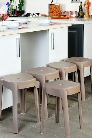 Kaymaz Ayaklı Dekoratif İç İçe Geçebilen Plastik Tabure Mutfak Bahçe Taburesi 6 Adet Latte Latte