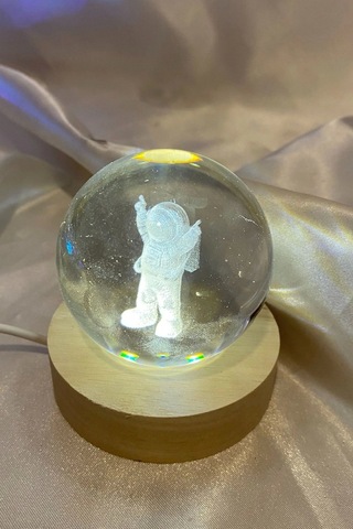 3d Led Işık Cam Küre Tek Renk Günışığı Ahşap Astronot 7 Cm
