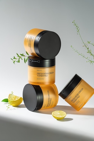 NACIFIC Fresh Herb Origin Toner Pad 60 Adet , Bitki Özleri + Nem Desteği , Tazeleyici & Arındırıcı Tonik Ped