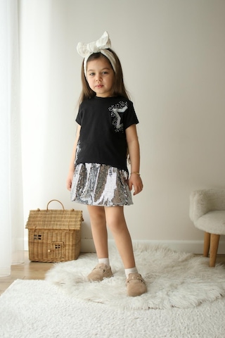 Kız Çocuk Gümüş - Siyah Renk Parlak Disco Kumaş Balon Etek Yıldız Baskılı T-shirt Pamuklu Altüst Takım Disco Çok Renkli