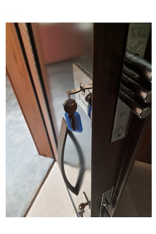 Çelik Kapı Modelleri Ahşap Kaplama Kabartmalı Daire Kapısı Sol 2