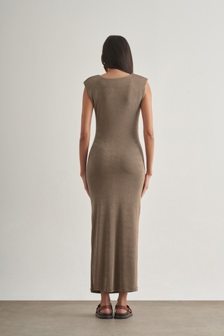 Mizalle Yan Büzgü Detaylı Vatkalı Uzun Kolsuz Vizon Bodycon Elbise Vizon