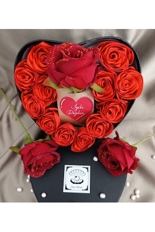 İnci Mode İyiki Doğdun 12+1 Çiçekli Kalpli Kutu Hediyelik Çiçek Kutusu Siyah