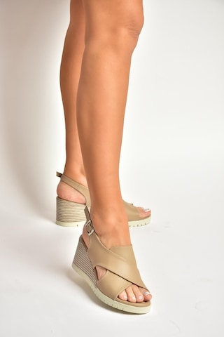 Fox Shoes Y555340503 Bej Hakiki Deri Dolgu Tabanlı Kadın Sandalet