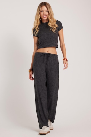 Tudors Kadın Slim Fit Dar Kesim Yarım Balıkçı Yaka Kısa Kollu Antrasit Bluz-41484 Antrasit