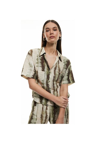 Koton Aplike Çift Cep Detaylı Batik Desenli Viskon Kısa Kollu Crop Gömlek Yeşil Desenli 5sak60299pw Yeşil Desenli Yeşil