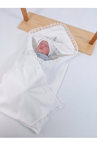 Ekru %100 Pamuklu Erkek Bebek Battaniyesi Nakışlı Dantelli Puset Örtüsü Hediyelik Yenidoğan 85x85cm Ekru