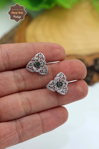 Zümrüt Taşlı Papatya Model Oksitli Telkari Kadın Gümüş Küpe