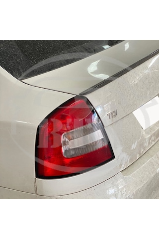 Skoda Octavia Bagaj Üstü Spoiler Piano Black