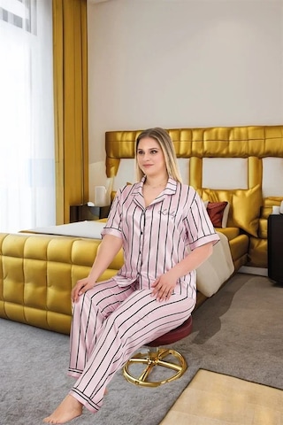 Veraura Lifestyle Kadın Büyük Beden Şık Tasarım Pembe Siyah Çizgili Düğmeli Kısa Kol Lüx Saten Pijama Takımı