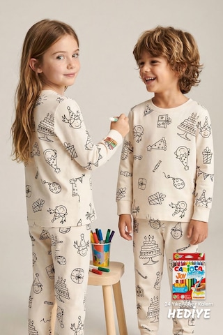 Zuzunga Boyanabilir Doğum Günü Temalı Çocuk Pijama Takımı Yıkanabilir 24-lü Kalem Hediyeli Ekru