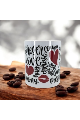 Aşk Dolu Renkli Kalp Ve Öpücük Baskılı Kupa - Romantik Ve Özel Tasarım Beyaz