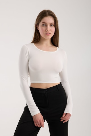 Modazeyosh Kadın Sırt Lastik Detay Fit Bluz Beyaz