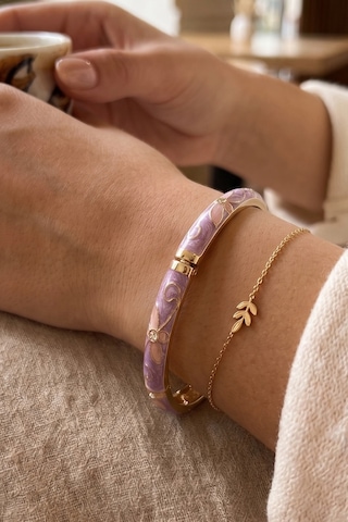 Pembe Çiçek Desenli Mor Zirkon Taşlı Kelepçe Çelik Bileklik Gold