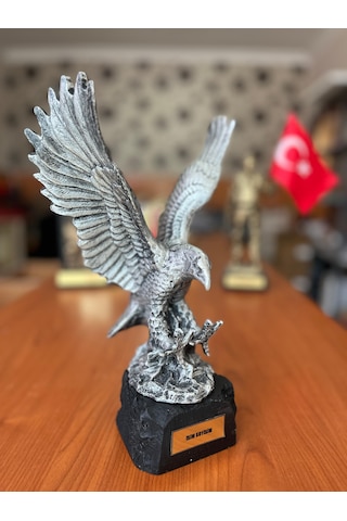 Siyah Beyazlı Taraftarlara Özel Kartal Figürü