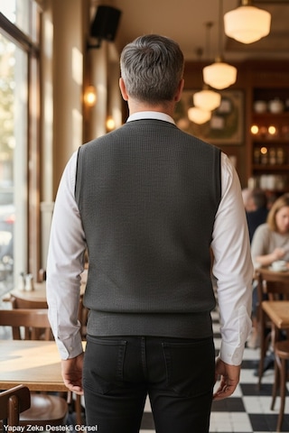 Kamalı Gri Erkek V Yaka Triko Düğmeli Cepli Çizgi Desenli Regular Fit Tüylenmeyen Örgü Yelek Gri