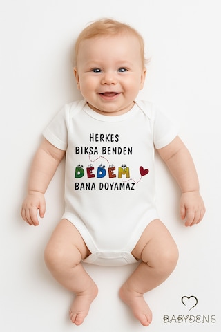 Babyden's Herkes Bıksa Benden, Dedem Bana Doyamaz Yazılı Bebek Çıtçıtlı Kısa Kollu Body Zıbın Unisex Beyaz