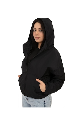 Kadın Siyah Kapüşonlu Su Ve Rüzgar Geçirmez Cepli İçi Astarlı Oversize Yağmurluk Siyah