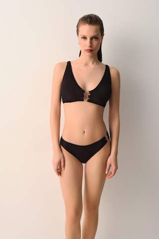 Suwen Karen Aksesuar Detaylı Üçgen Bikini Üst Sb26141920920 Siyah