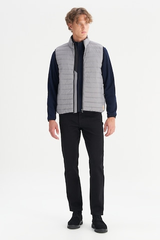 Wrangler Regular Fit Dik Yaka Şişme Yelek Erkek Yelek W2520511 035 Gri