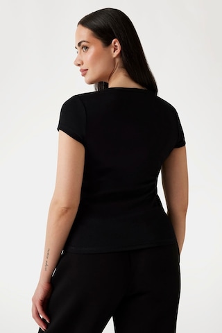 Guess Kadın T-shirt Siyah