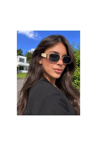 Kadın Güneş Gözlüğü Dikdörtgen Gold Krem Çerçeve Siyah Piercingli Cam Çok Renkli