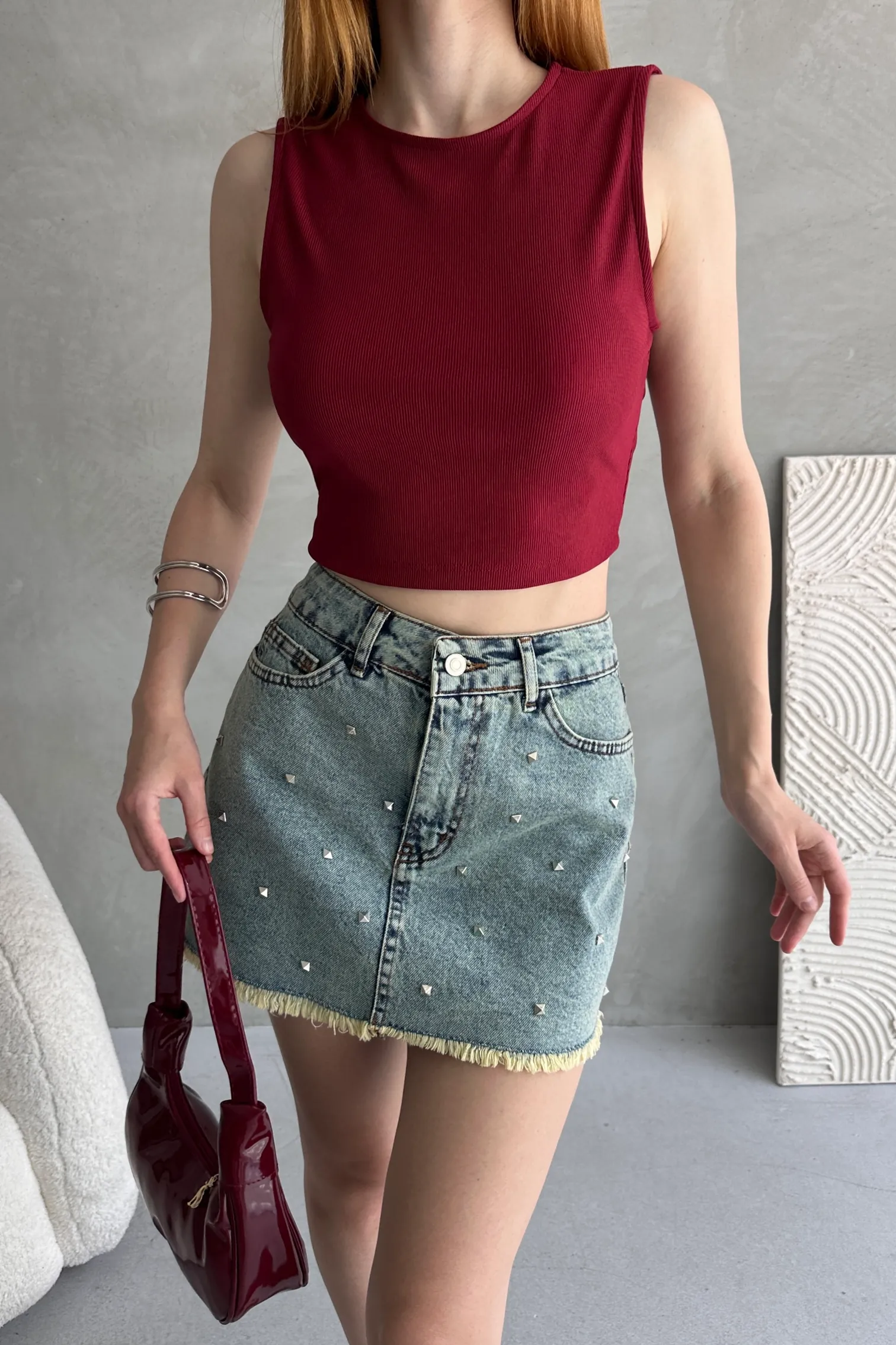 Nido Sırtı Kemer Detaylı Kaşkorse Crop Bluz Bordo