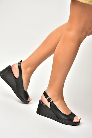 Fox Shoes Y555344003 Siyah Hakiki Deri Dolgu Tabanlı Kadın Sandalet
