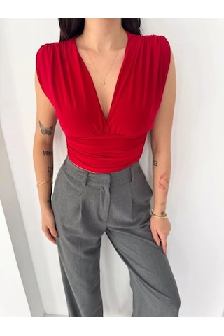 Freedom Storee Kadın Vatkalı Kolsuz V Yaka Drapeli Crop Bluz Likralı Fit - Kırmızı Çok Renkli