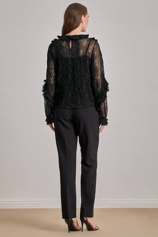 Düz Kesim Siyah Dantel Bluz Siyah