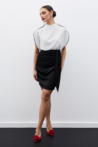 Sateen Kuşaklı Mini Etek - Siyah