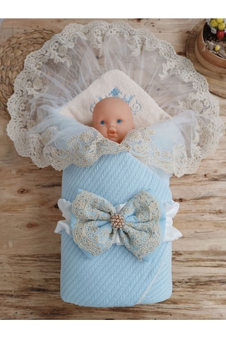 Yenidoğan Kuzulu Taç Nakış Güpürlü Fiyonklu Duvaklı Prizma Taş Unisex Kundak Bebek Battaniyesi Çok Renkli