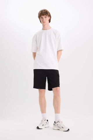 DeFacto Regular Fit Dokulu Düz Paça Kargo Cepli Basic Düz Şort B8796AX25SMBK81