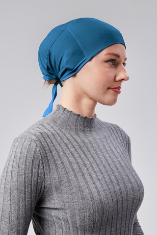 Kadın Tesettür Likralı Penye Dikişsiz Kaymaz Düz Bağlamalı Bone Petrol Mavisi