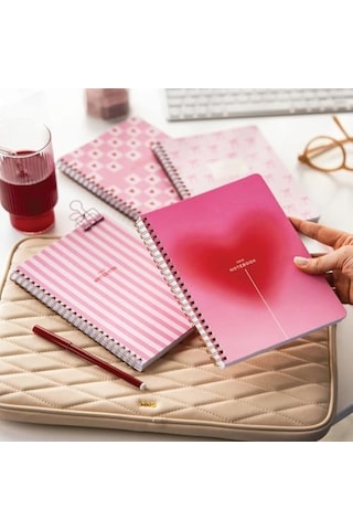 A5 Spiralli Karton Kapak 4&apos Lü Set Kareli Okul Defteri 80 Yaprak - Ders Programlı Pembe Kurdele Kalp 103 Ivory
