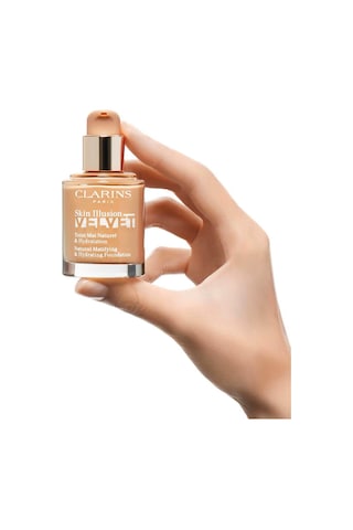 Clarins Skin Illusion Velvet 111N 30 ML Matlaştırıcı Fondöten