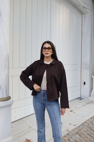 Kechi Woman Dalgıç Kumaş Gömlek Yaka Gizli Düğmeli Crop Ceket Kahverengi