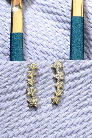 925 Ayar Gümüş Yıldız Desenli Sallantılı Gold Küpe Altın
