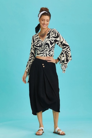 Rahat Kesim Geniş Pileli Siyah Anvelop Midi Etek Siyah